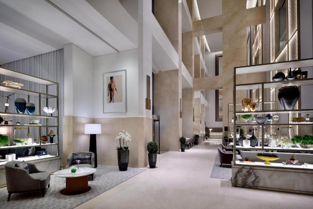 Westminster Mall 5*