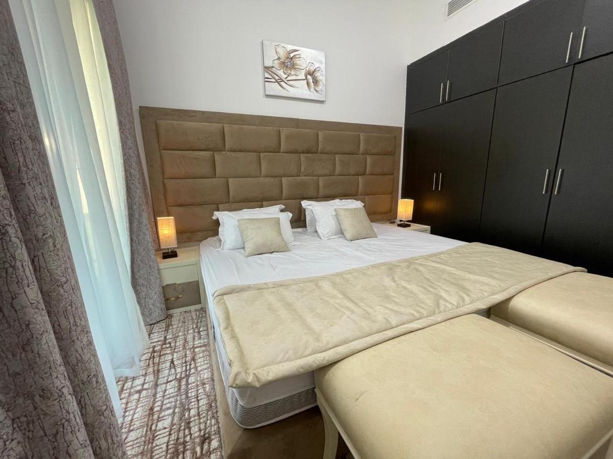 Private Gorgeous With Marina View With Shared Kitchen In Shared Homestay Dubai