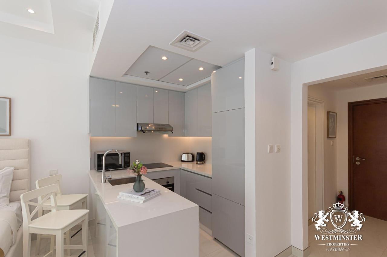 Westminster Burj Al Nujoom Apartment Dubai