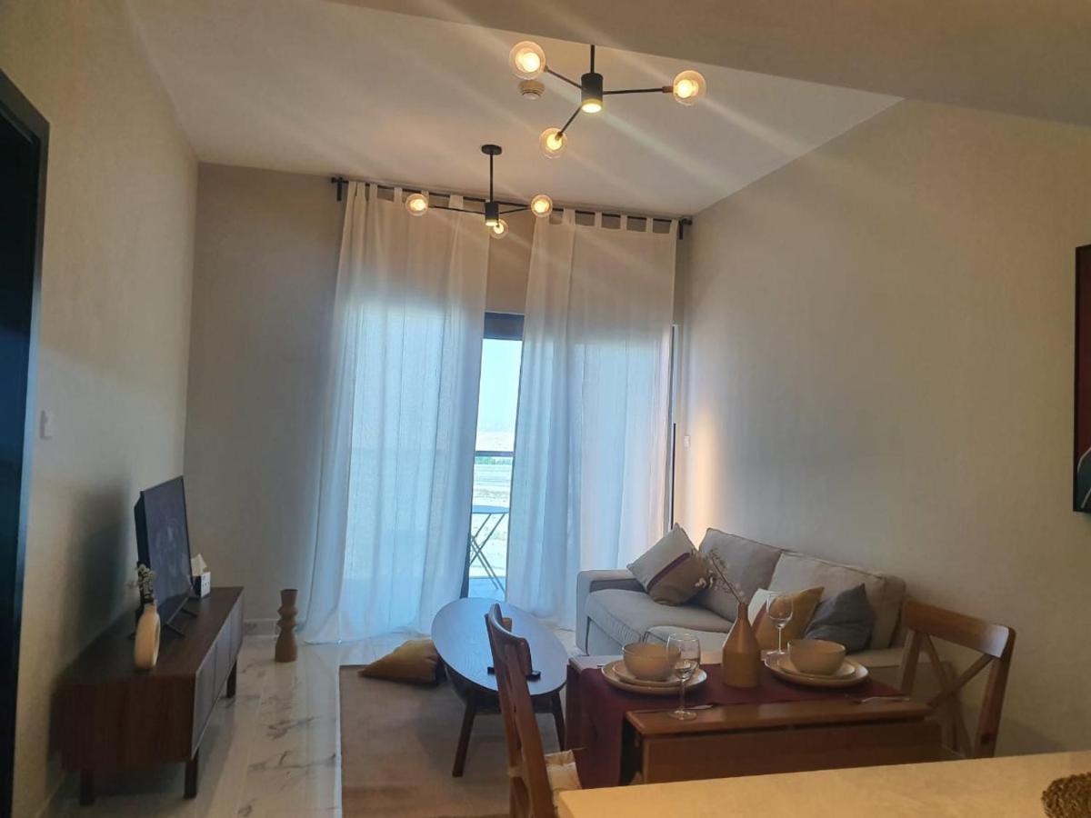 Apartment Cozy 1-bedroom In South With Pool Dubai