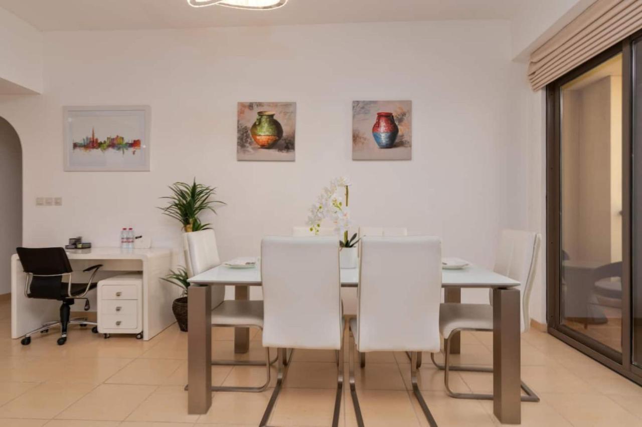 Amazing 2 Bedroom In Apartment *