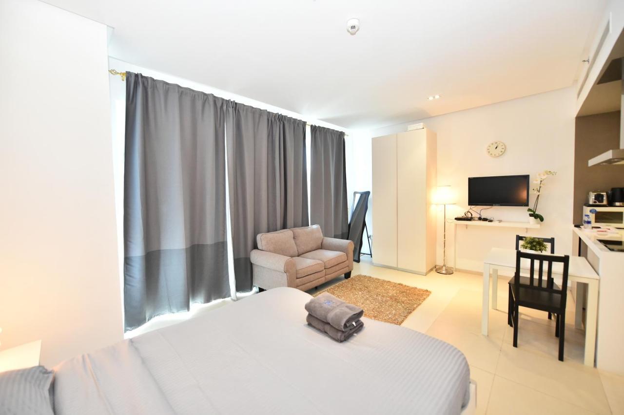 Daire Cozy Studio Apt In Marina - Near Metro, Beach & Mall Dubai