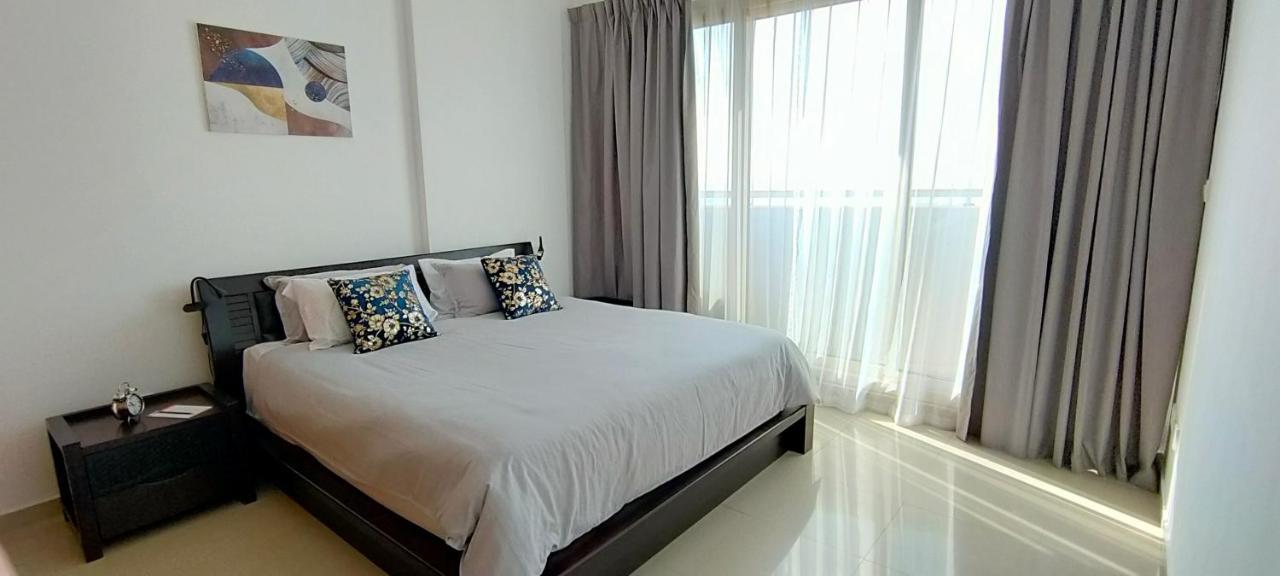 2 Bedroom With A Beautiful View Of The Marina Minimum 5 Night