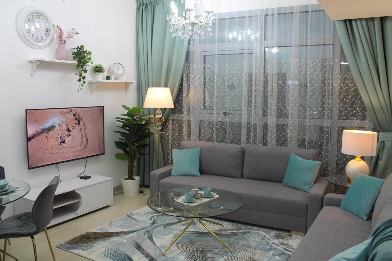 Newly Furnished One Bedroom Next To Metro & In Marina * Dubai