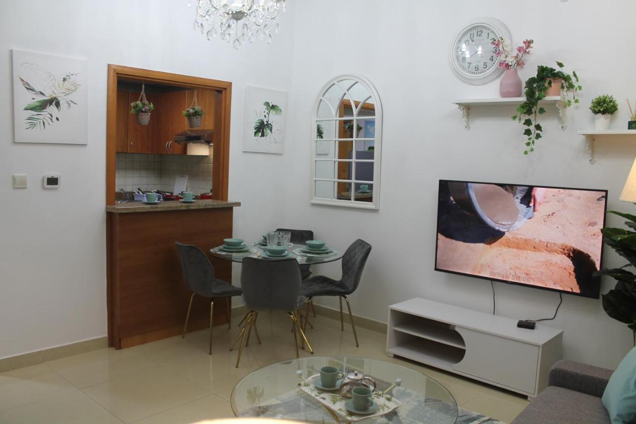 Apartment Newly Furnished One Bedroom Next To Metro & In Marina