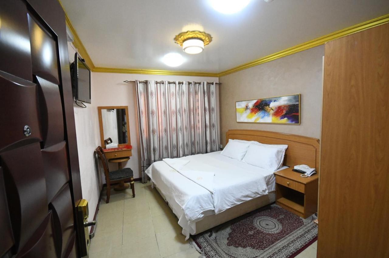 Maaeen Hotel *