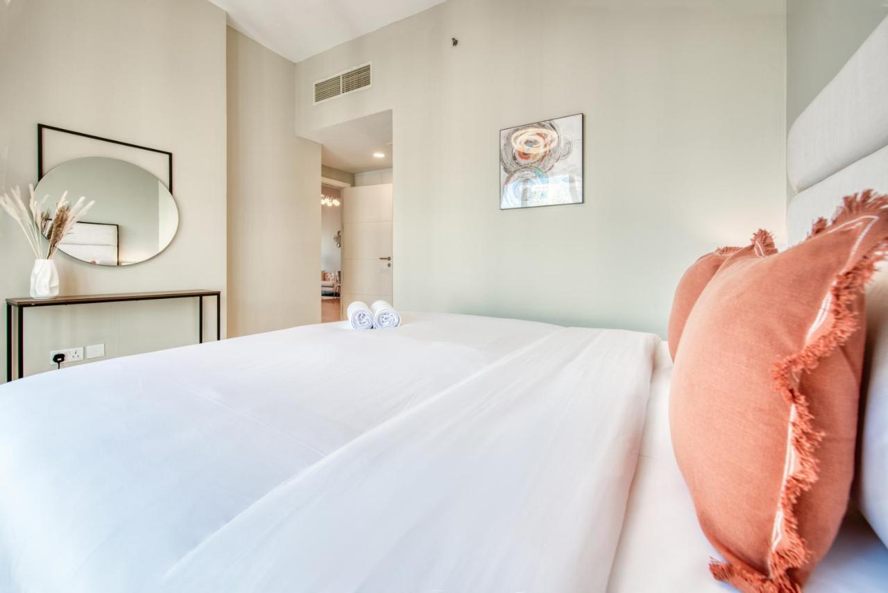 Apartment Elegant 2br At The Point Marina By Deluxe Homes
