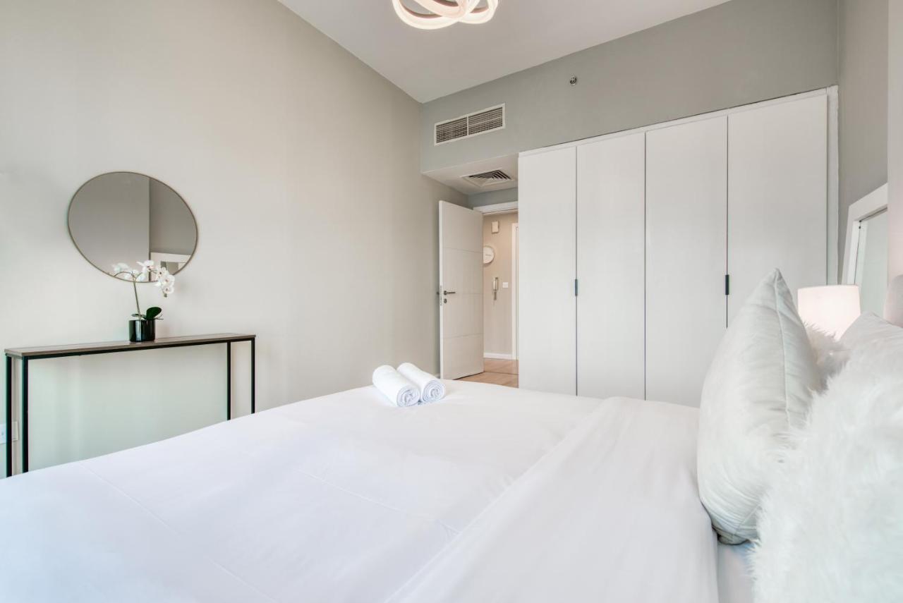Elegant 2br At The Point Marina By Deluxe Homes Apartment Dubai