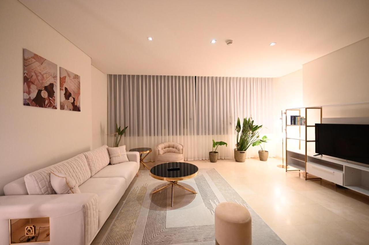 Apartment Brand New Furniture. Close To The World Trade Center. *