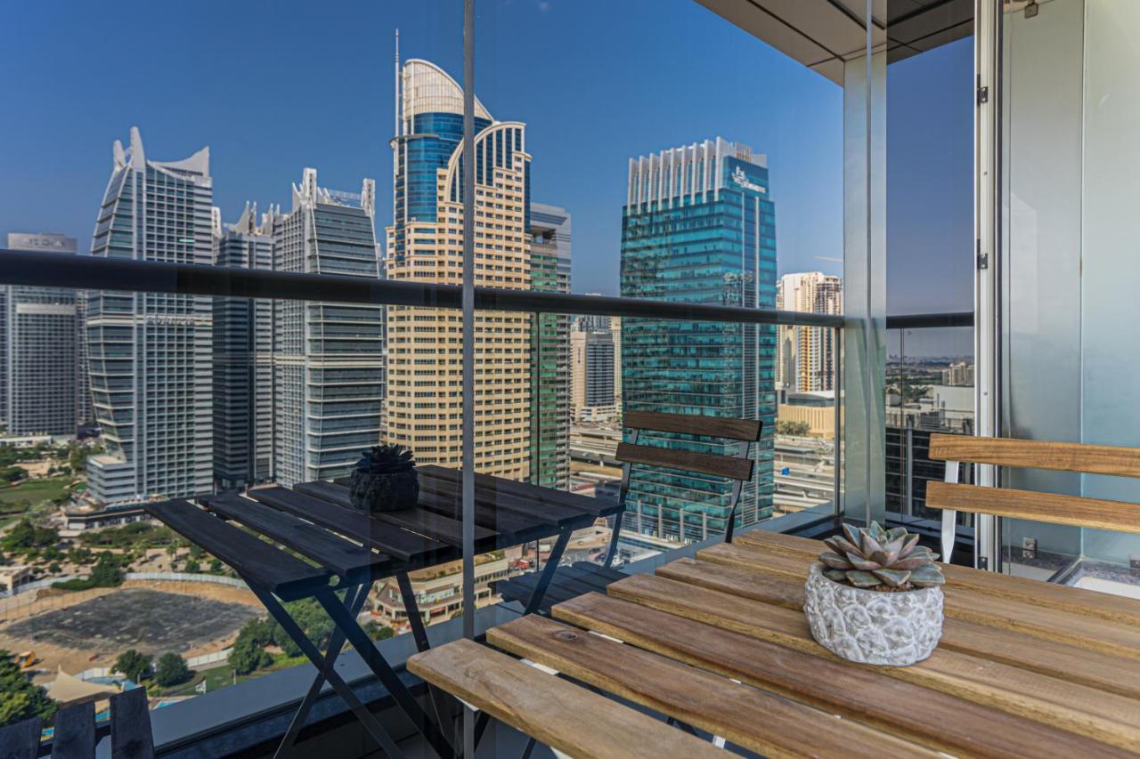 Higuests - Modern With Incredible Skyline View Apartment
