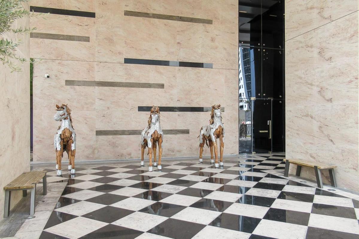 Frank Porter - Mbl Apartment Dubai