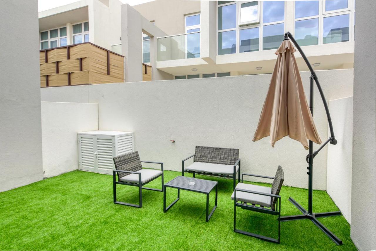 Charismatic 3br Townhouse At Damac Hills 2 Dubailand By Deluxe Homes Pousada *