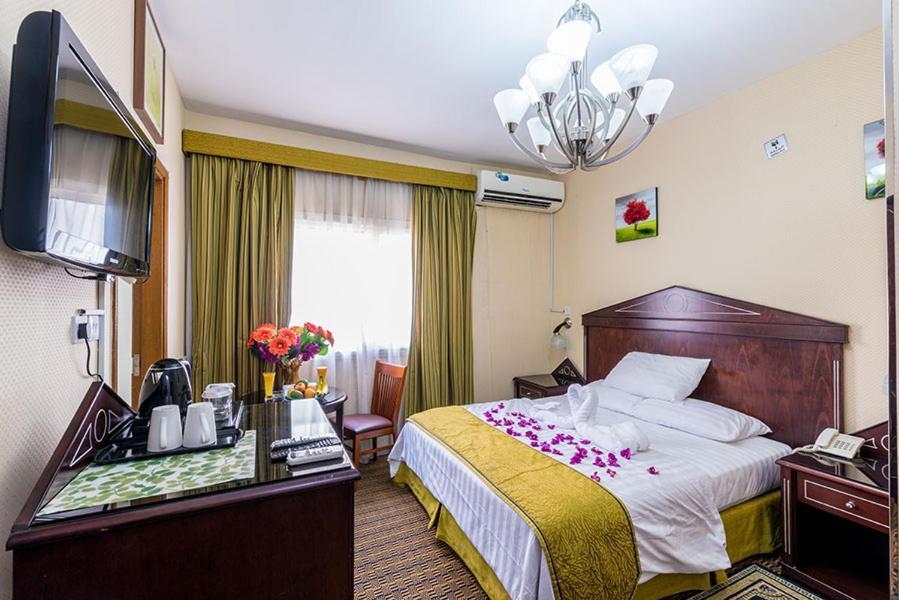 Victoria Hotel 2*