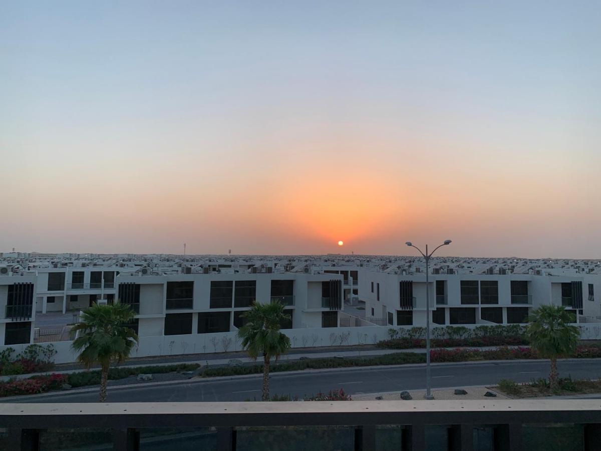 Charismatic 3br Townhouse At Damac Hills 2 Dubailand By Deluxe Homes Pousada Dubai
