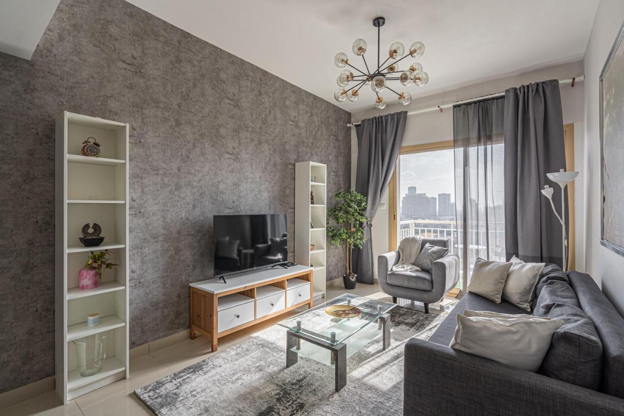 Higuests - Luxurious 1br With Balcony In Jvc Apartment