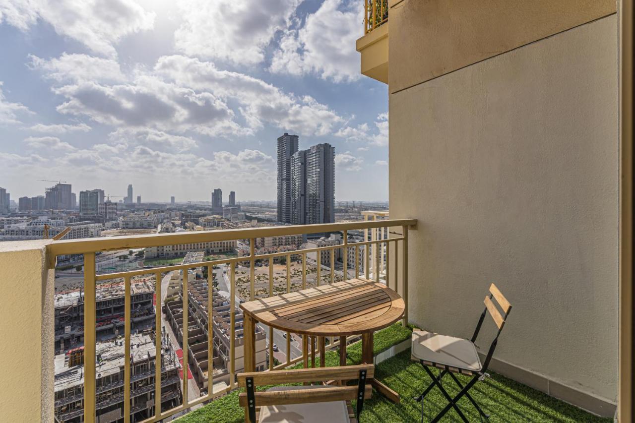 Higuests - Luxurious 1br With Balcony In Jvc *