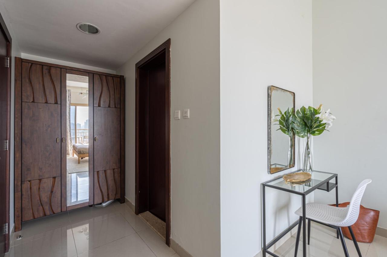 Apartment Higuests - Luxurious 1br With Balcony In Jvc *