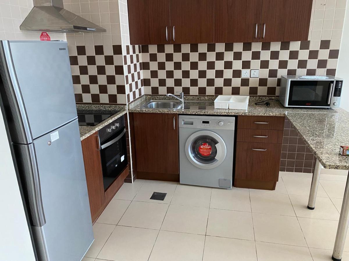 Apartamento One Masterbedroom Attached Washroom-bathtub With Kitchen In Two Bedroom Apartments,cityhouse,al Barsha 1 Dubai