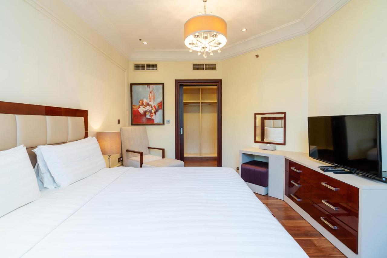 Royal Club By Rvhr, Grandeur Crescent Palm Jumeirah *