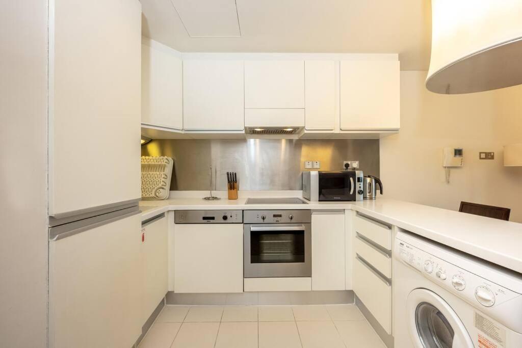 Apartment Emaar Fashion Avenue - Formerly Address Mall Four Apple Dubai