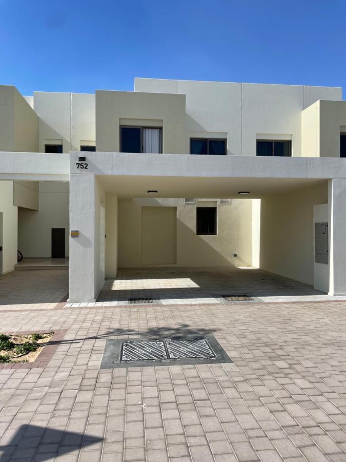 4 Bedroom Located At Town Square Dubai, Al Qudra Road Apartment *