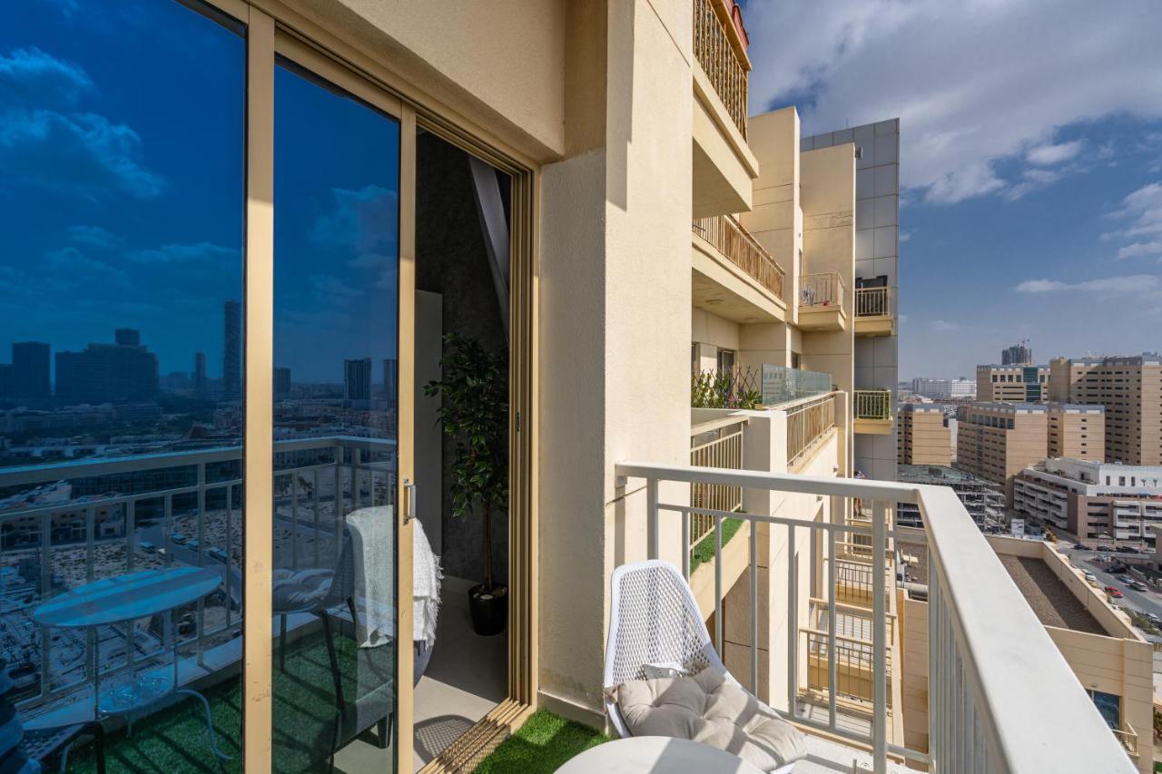 Higuests - Luxurious 1br With Balcony In Jvc Apartment