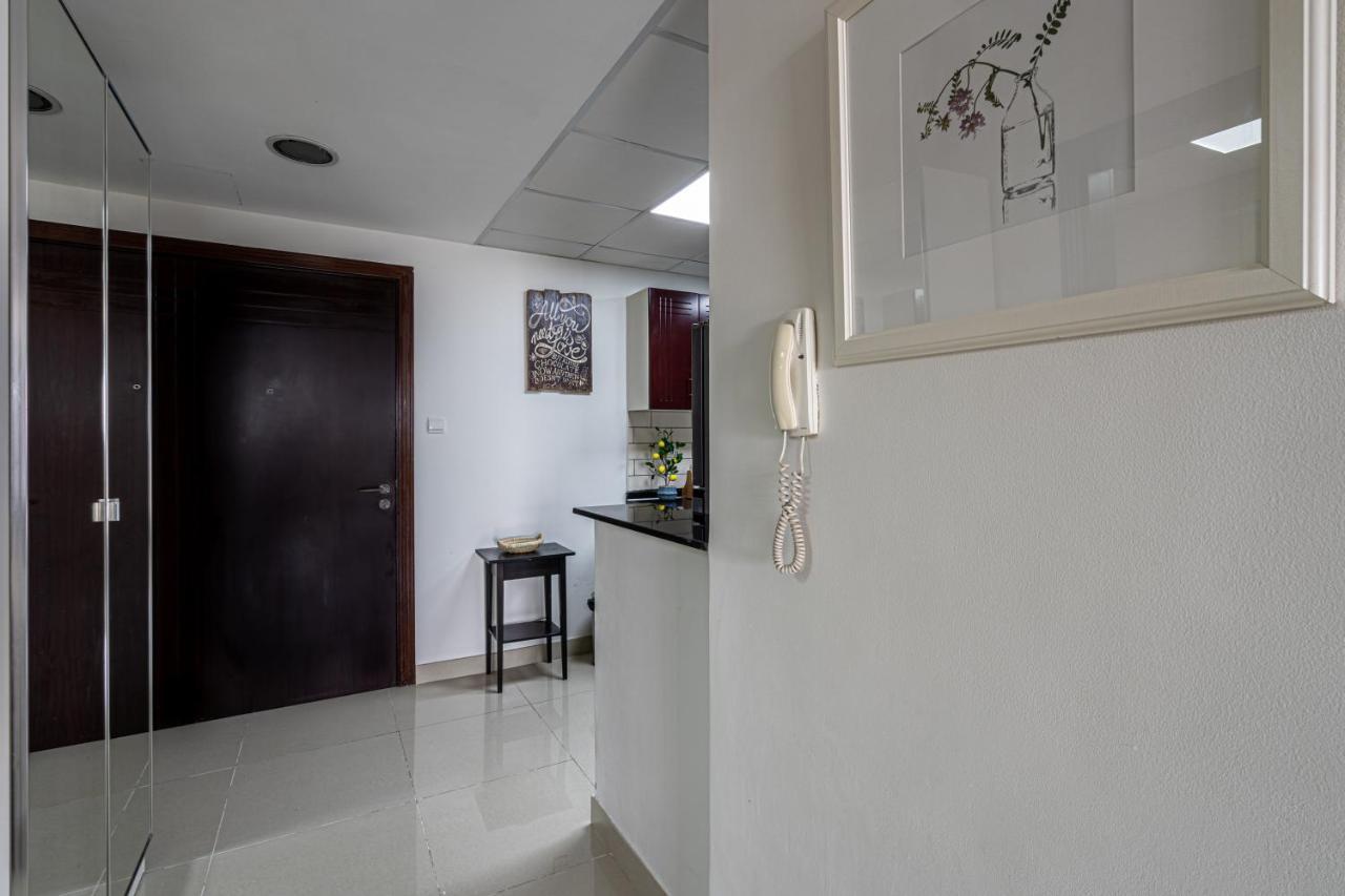 Higuests - Luxurious 1br With Balcony In Jvc *