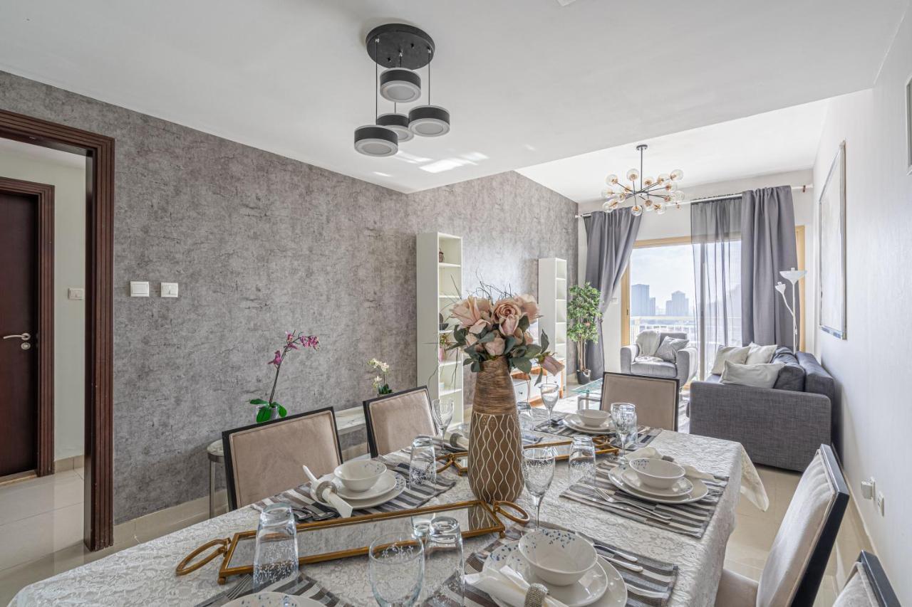 Apartment Higuests - Luxurious 1br With Balcony In Jvc