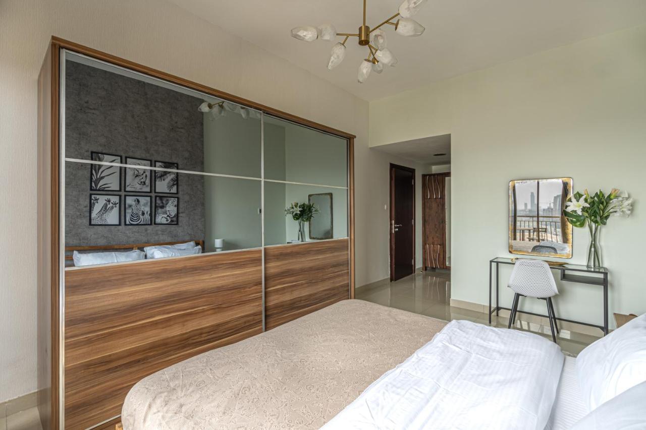 Apartment Higuests - Luxurious 1br With Balcony In Jvc *