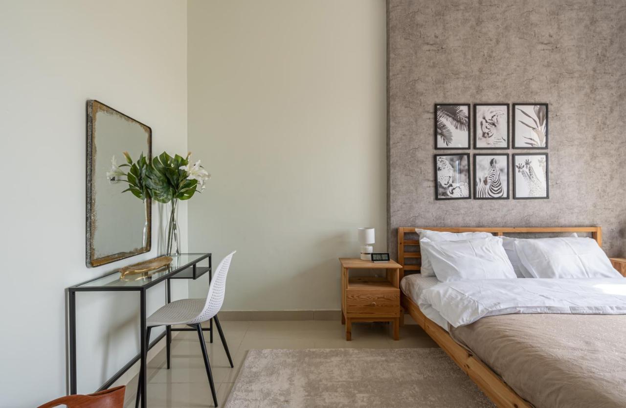 Higuests - Luxurious 1br With Balcony In Jvc *