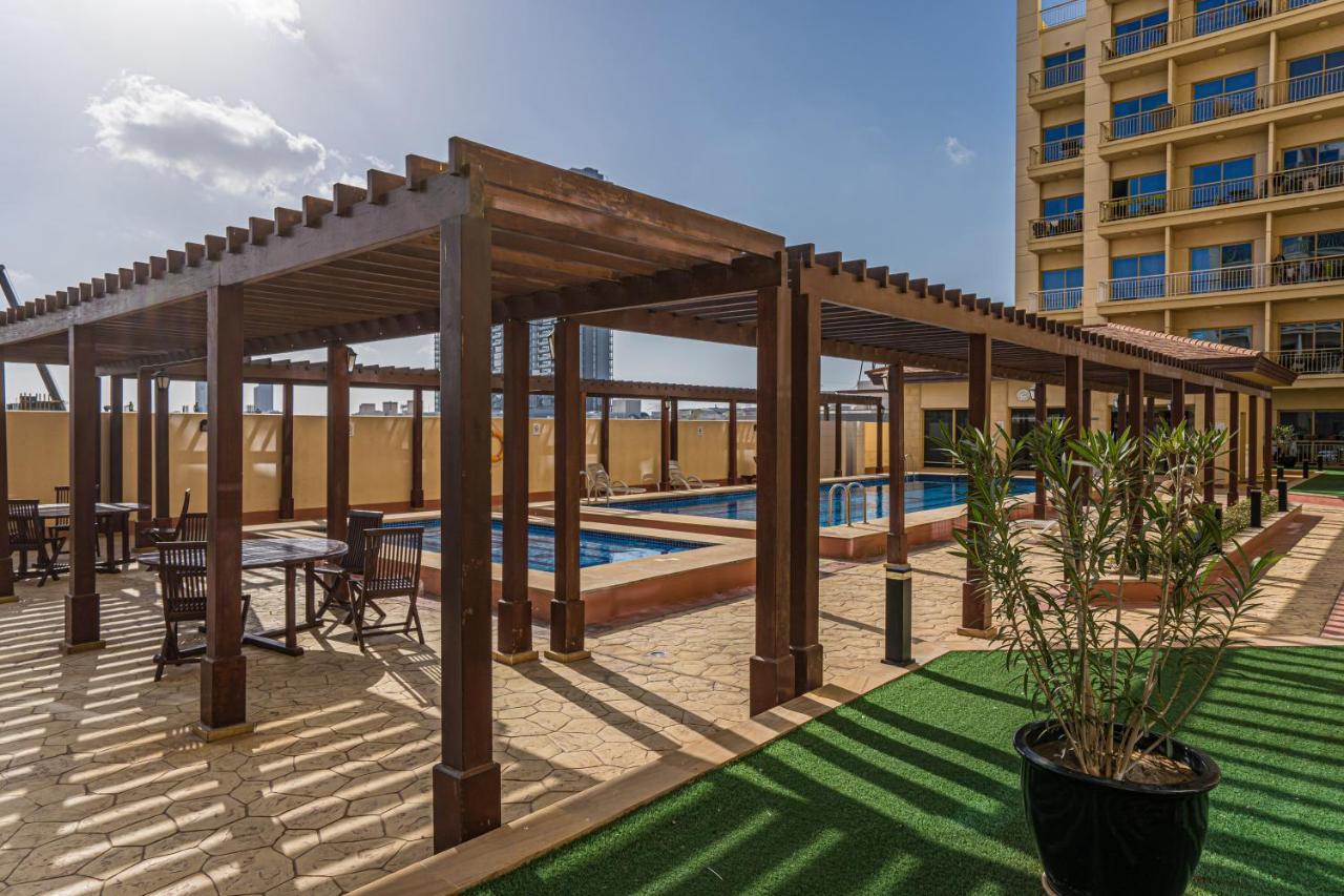 Apartment Higuests - Luxurious 1br With Balcony In Jvc *