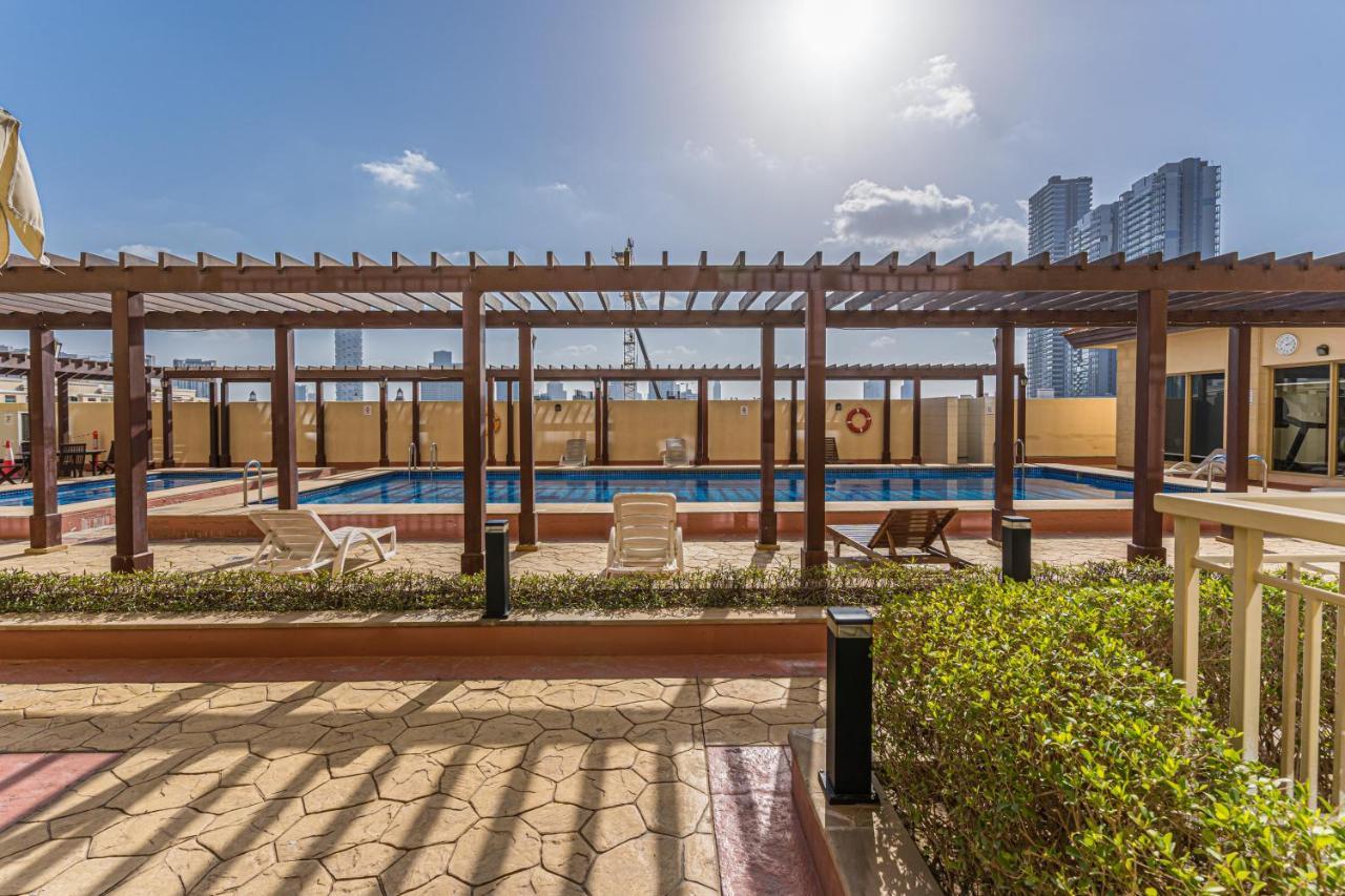 Apartment Higuests - Luxurious 1br With Balcony In Jvc *