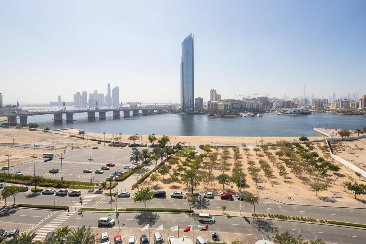Frank Porter - Marsa Plaza Apartment Dubai