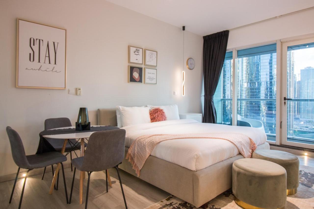 Walking Distance To Metro! Full Canal View Apartment *