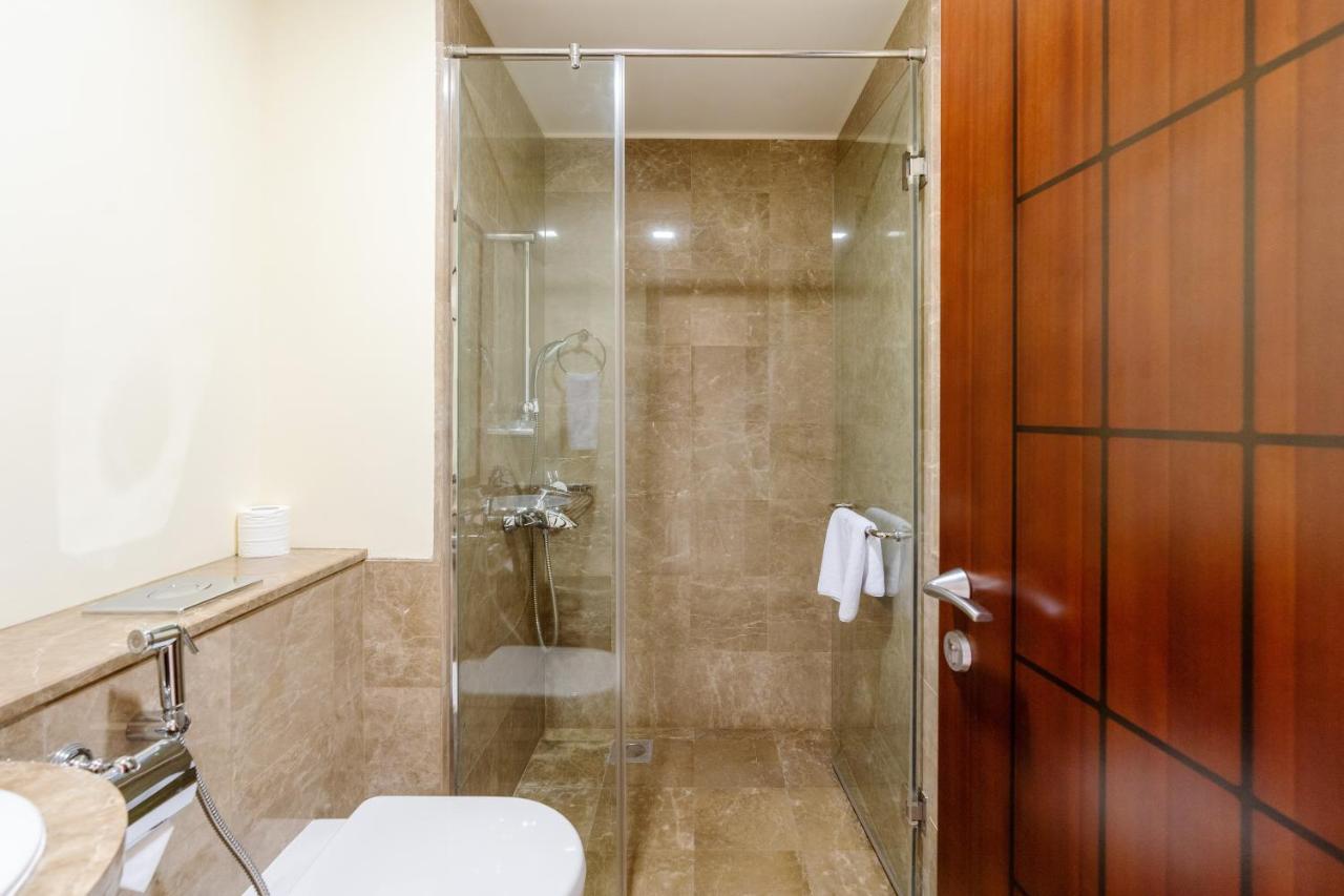 Royal Club By Rvhr, Grandeur Crescent Palm Jumeirah *