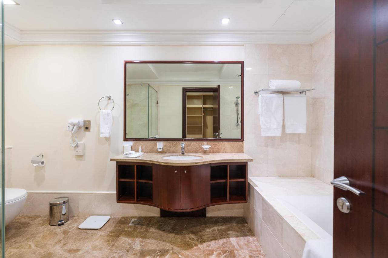 Royal Club By Rvhr, Grandeur Crescent Palm Jumeirah * Dubai