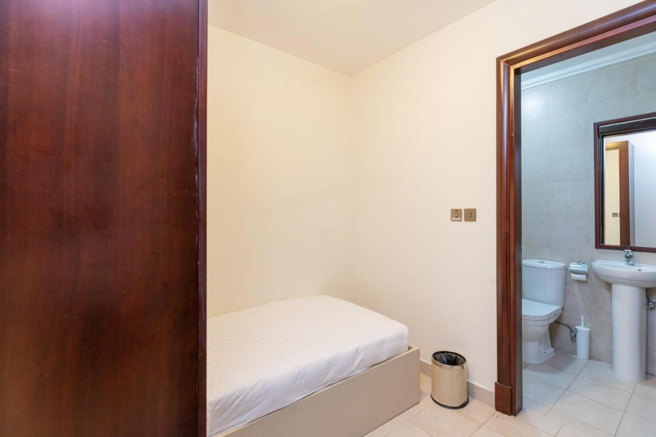 Daire Royal Club By Rvhr, Grandeur Crescent Palm Jumeirah Dubai