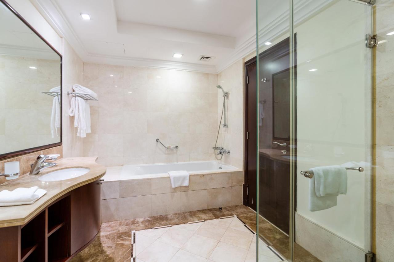 Royal Club By Rvhr, Grandeur Crescent Palm Jumeirah *