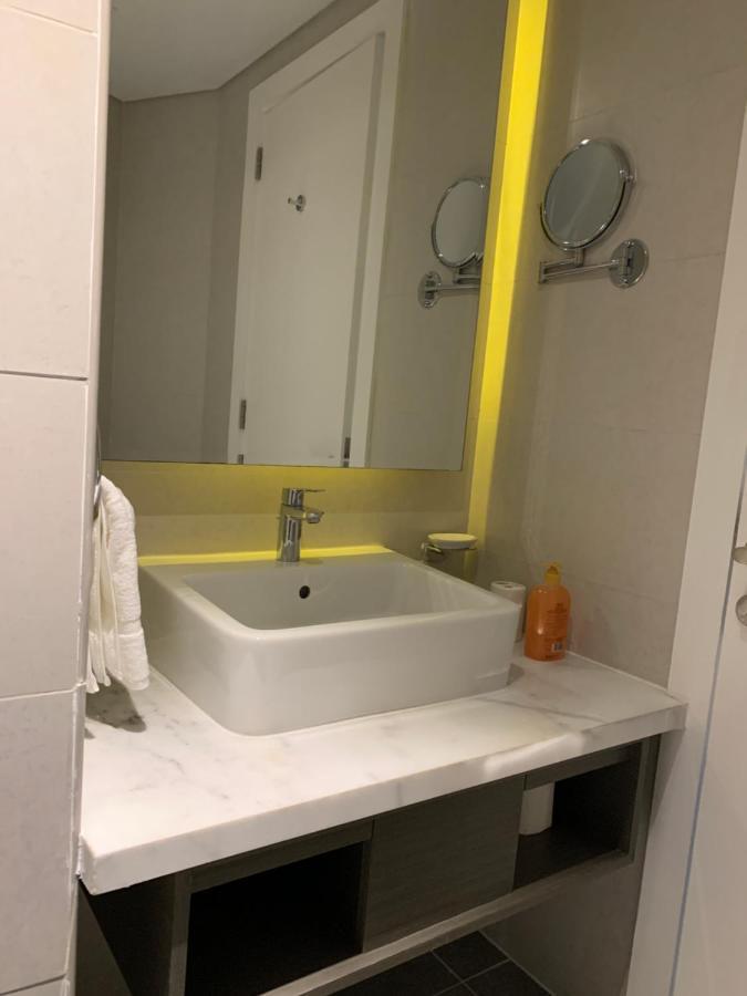 - Studio In Business Bay Direct On The Water Canal - 1km From Downtown & Mall - 1217a *