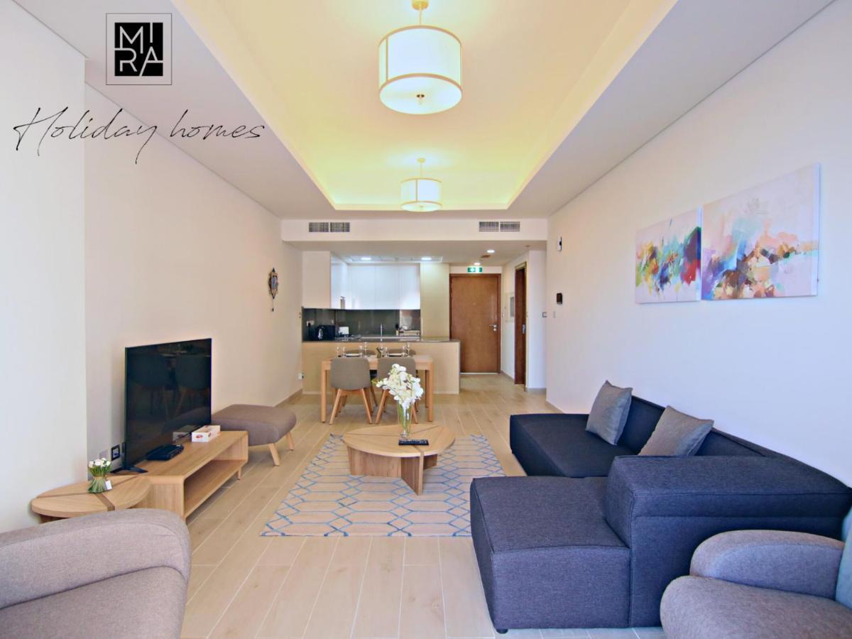 Mira Holiday Homes - Lovely 2-Bedroom Serviced Apartment With Free Beach Access - Azizi Mina *