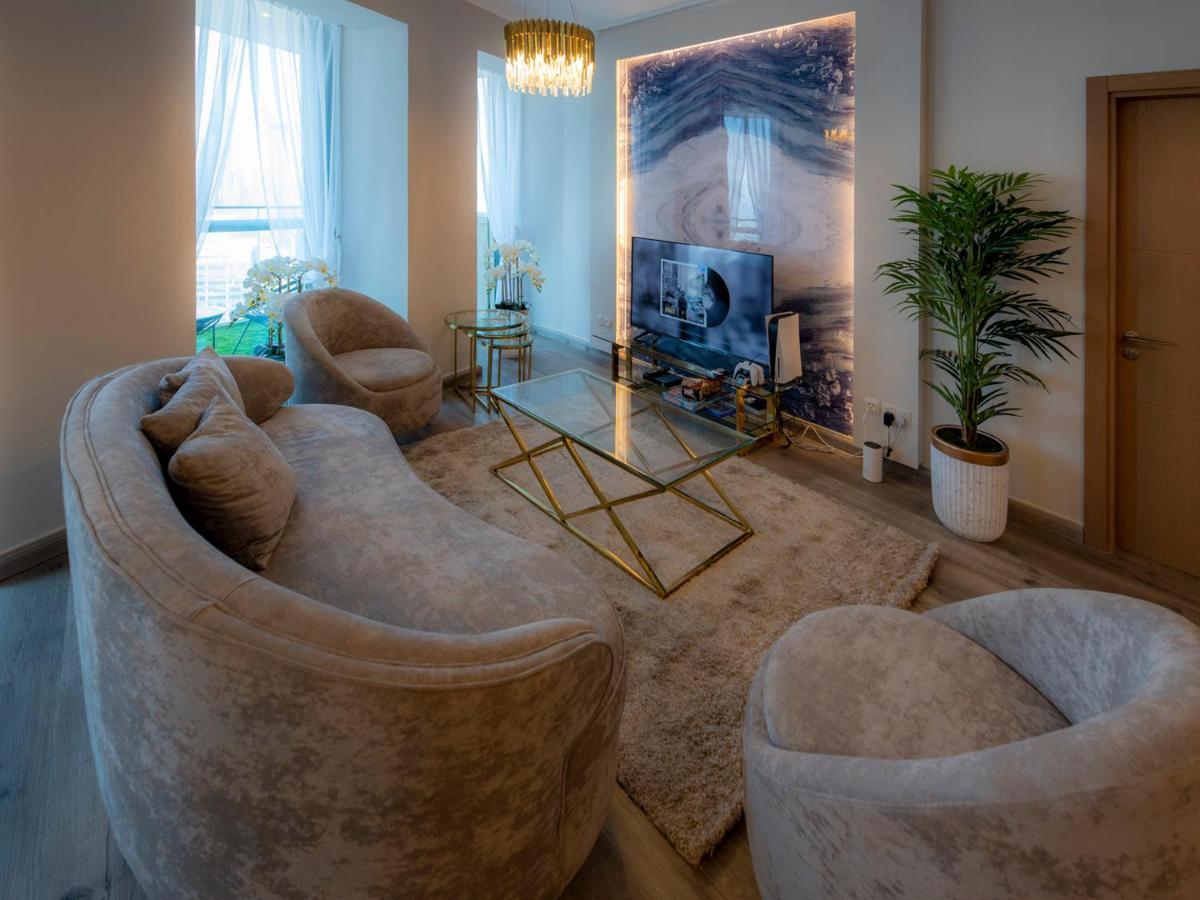 Apartment First Class 3br With Full Skyline & Sea View