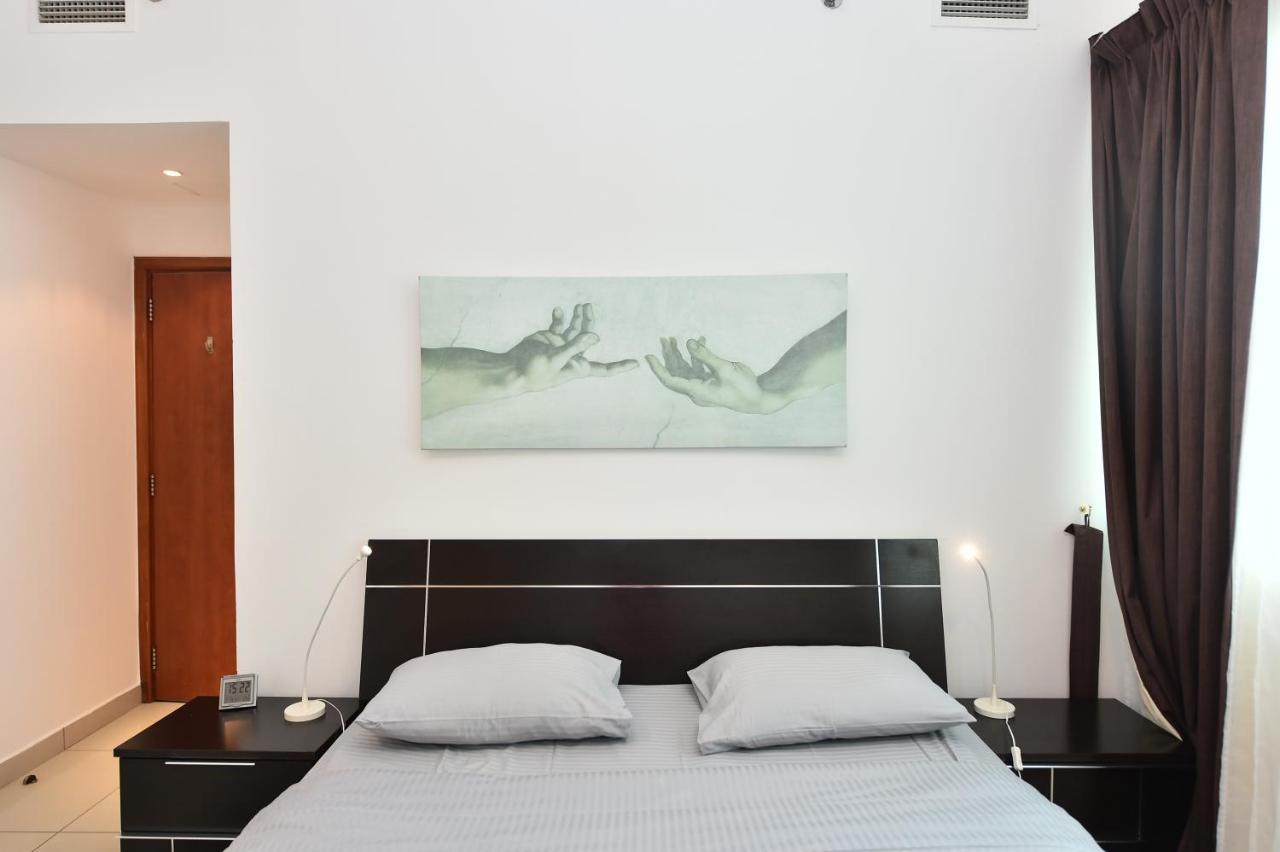 1 Bedroom With Balcony For Rent In Marina - Pal Apartment