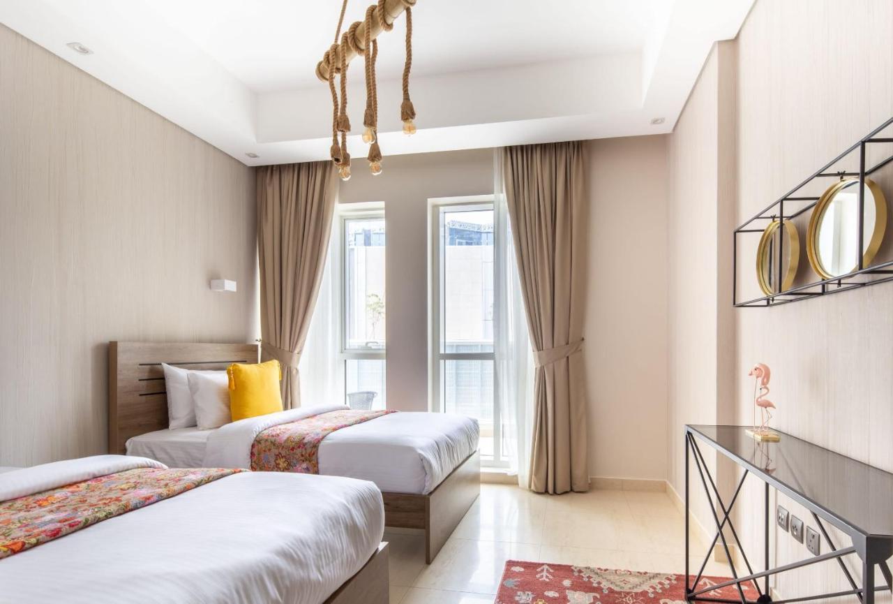 Frank Porter - Mon Reve Apartment Dubai