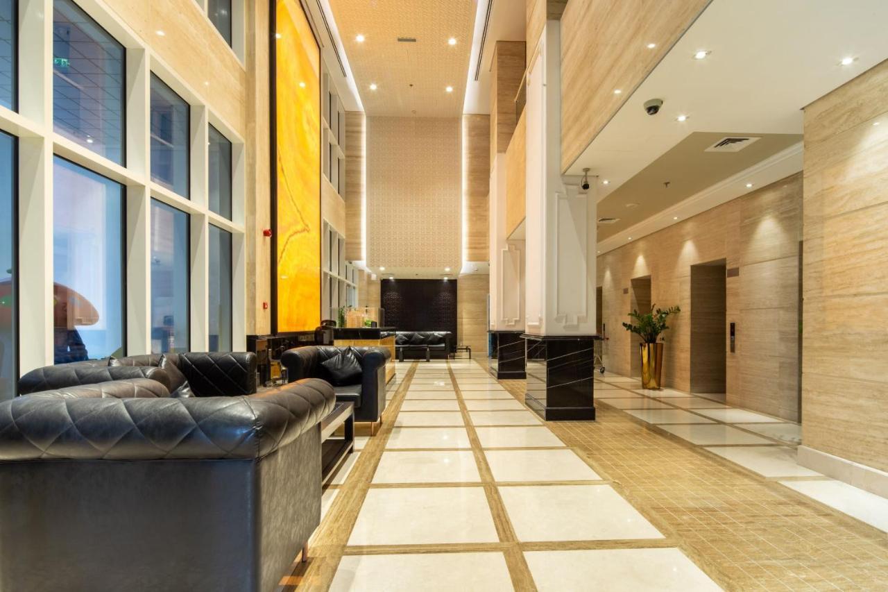 Frank Porter - Mon Reve Apartment Dubai