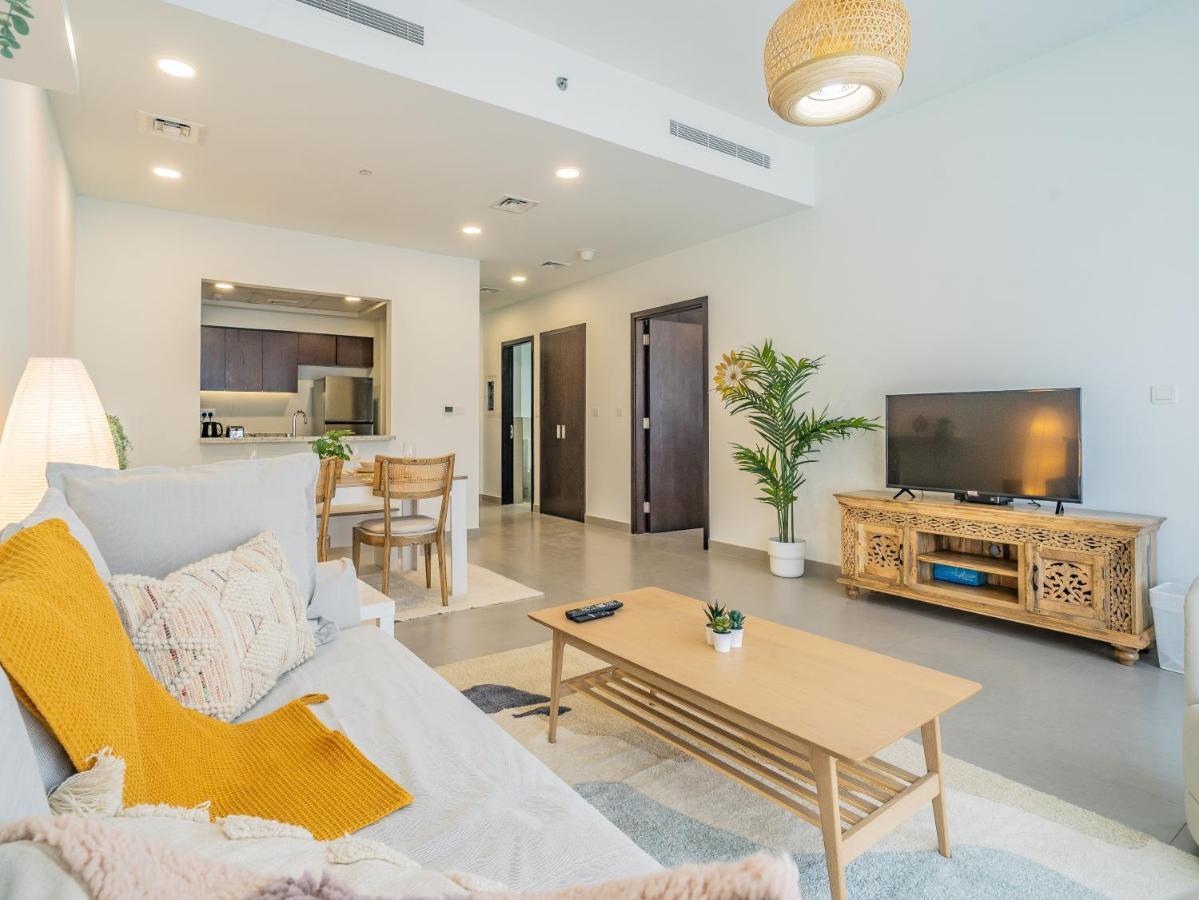 Charming Tropical Minutes To Mall Apartment