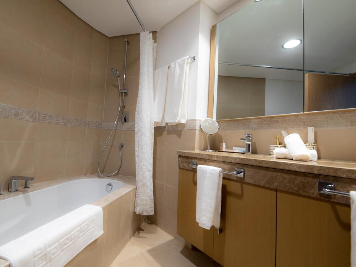 First Class 3br With Full Skyline & Sea View Apartment