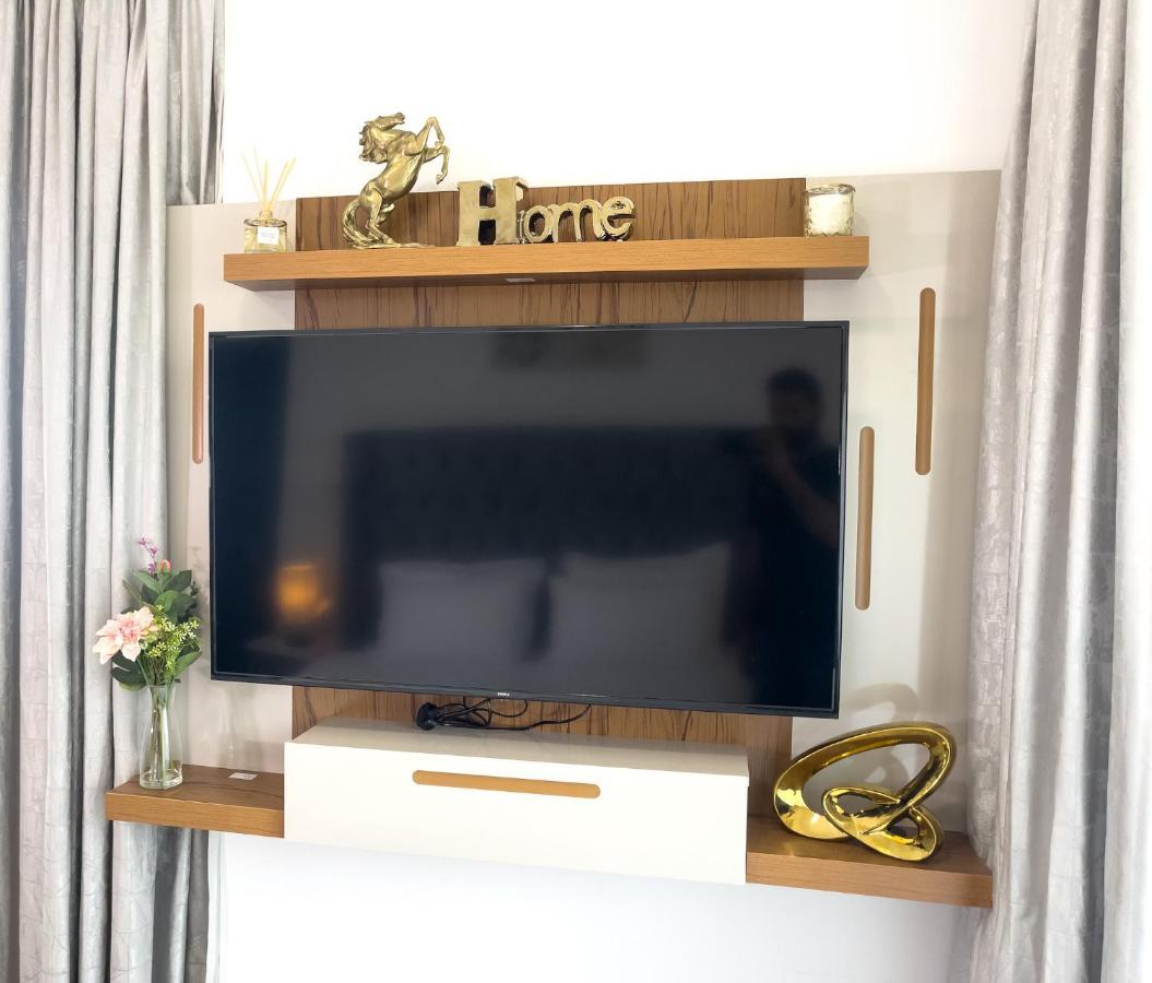 Luxury With Marina View Close To Jbr And Metro With Shared Kitchen * Dubai