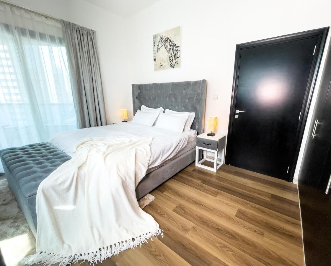 Luxury With Marina View Close To Jbr And Metro With Shared Kitchen Hospedagem domiciliar