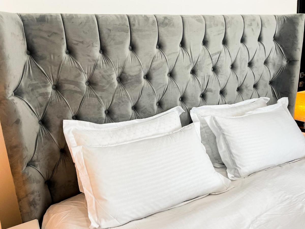 Homestay Luxury With Marina View Close To Jbr And Metro With Shared Kitchen