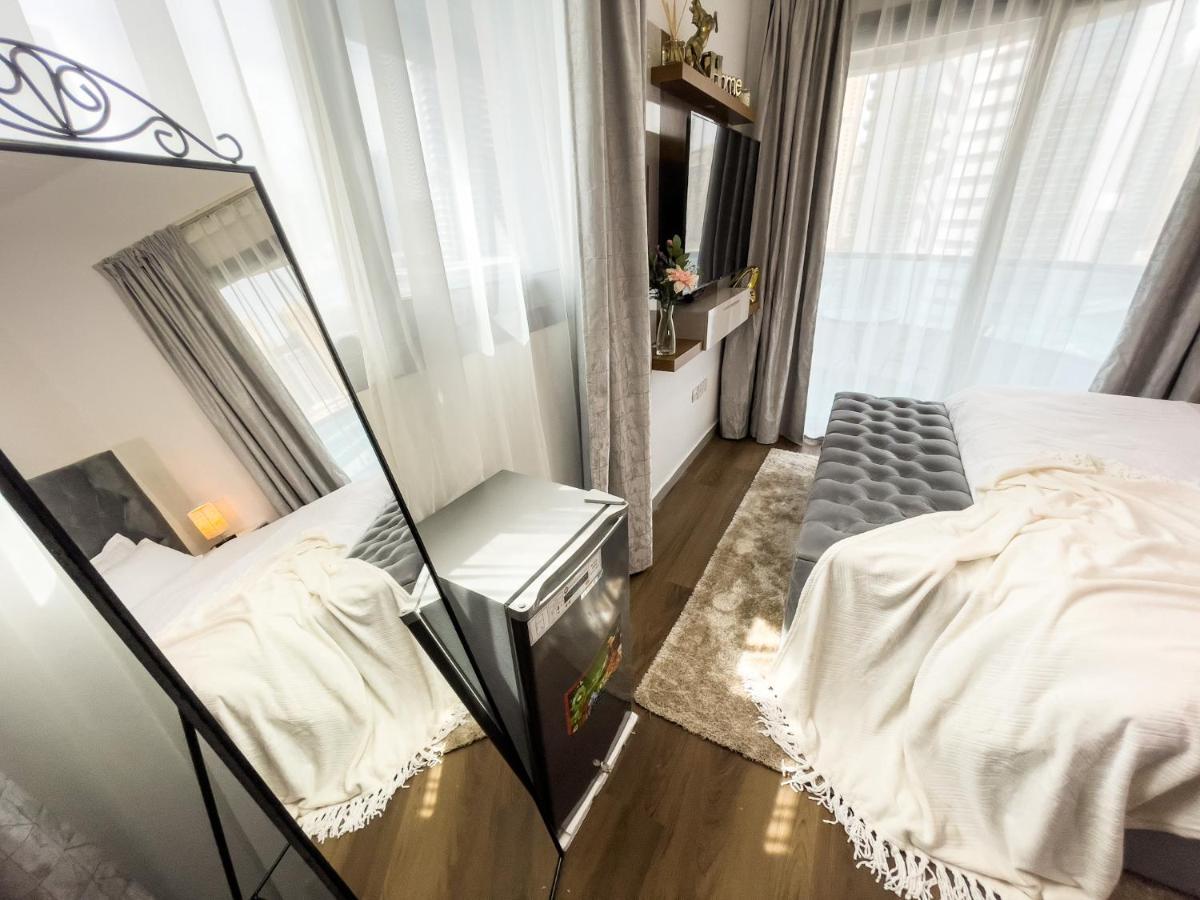 Luxury With Marina View Close To Jbr And Metro With Shared Kitchen *